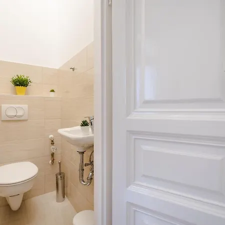 Oktogon Premium On Bright Boulevard With A/c Budapest