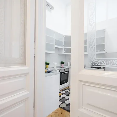 Oktogon Premium On Bright Boulevard With A/c Budapest